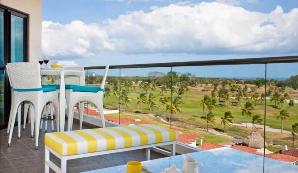 Balcón del apartamento de San Carlos con vista al campo de golf y al mar