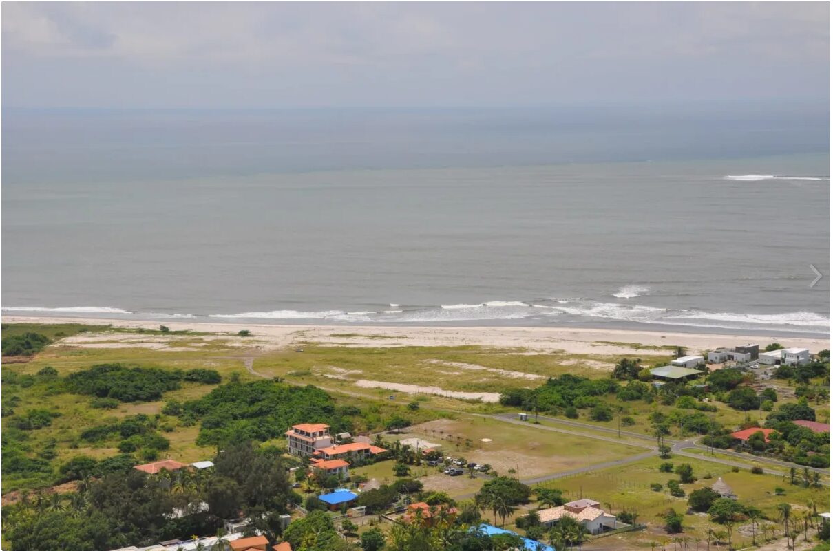 Fotografía aérea de la costa publicada para el terreno de Punta Chame